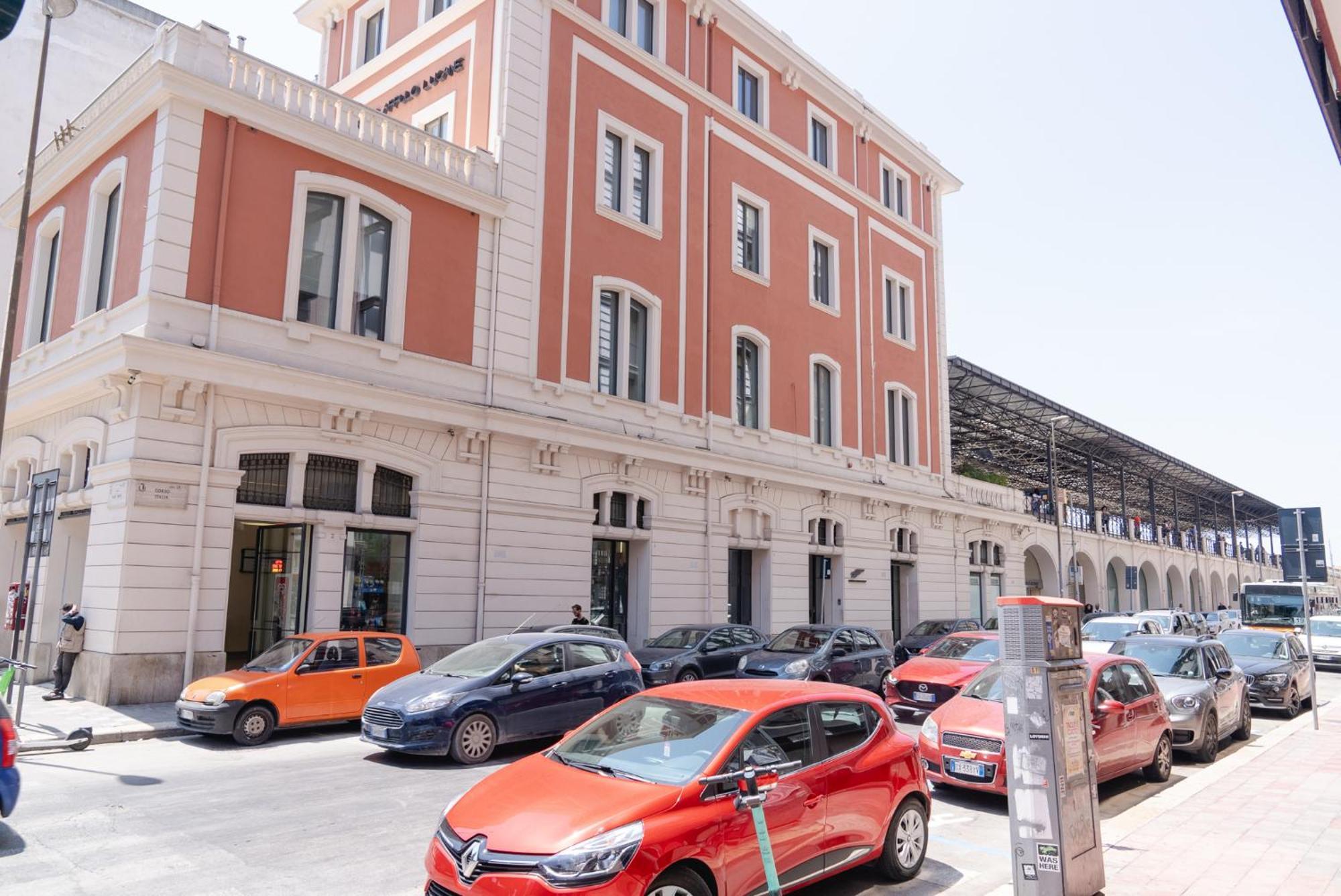 Shl _ Grandi Stazioni _ Bari Centrale Extérieur photo